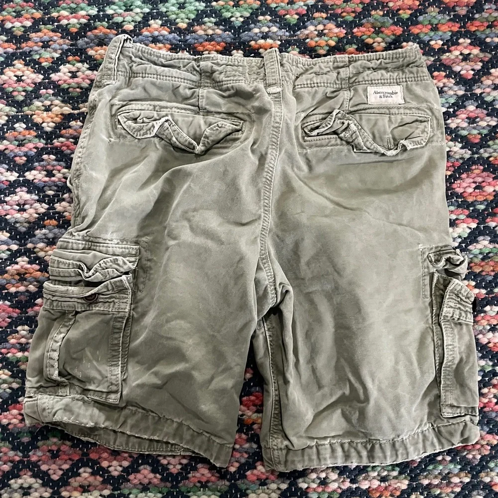 Abercrombie & Fitch Men's Sage Green Cargo Shorts - Picture 3 of 3